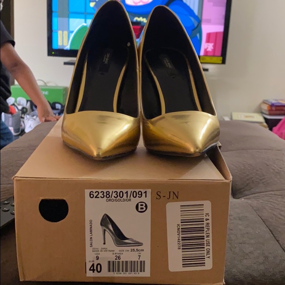 Gold Zara pumps
